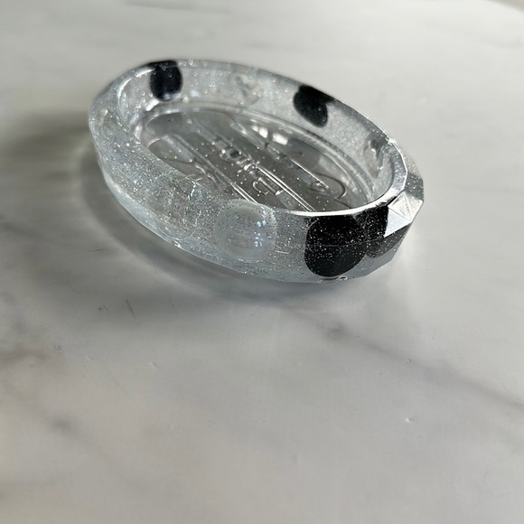 LOVE soap dish & Set of 3 soap bars - Picture 3 of 7